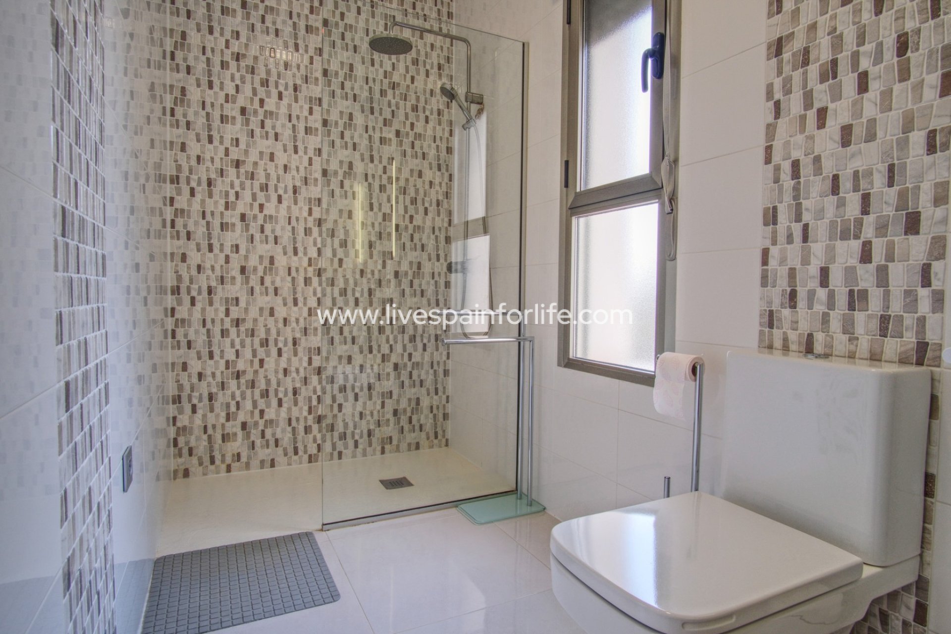 Resale - Commercial -
Dolores - Dolores - Country