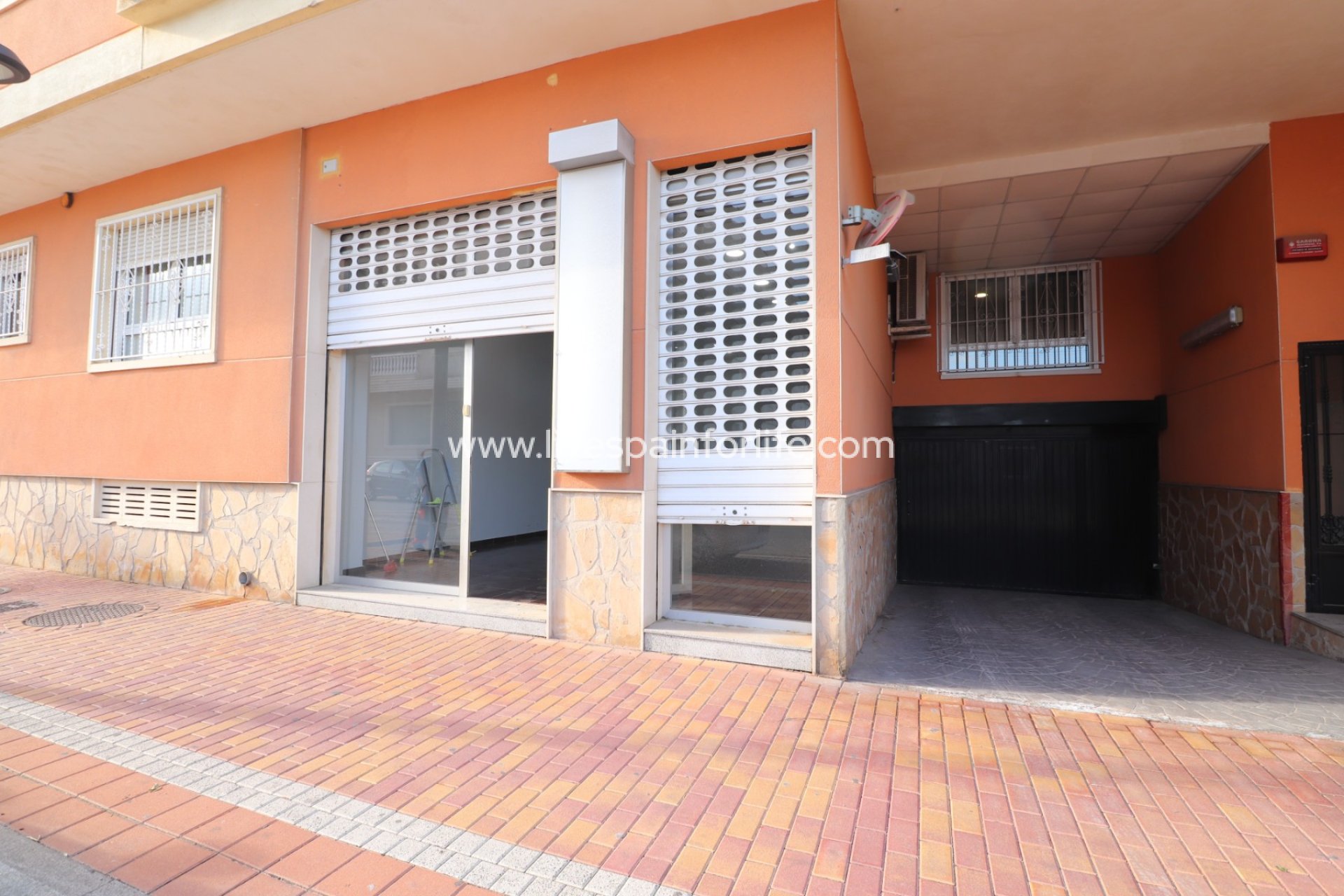 Resale - Commercial -
Formentera del Segura - Formentera - Village