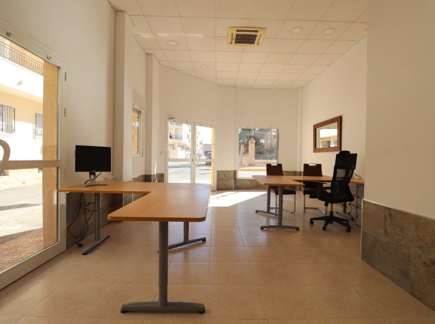 Resale - Commercial -
Jacarilla - Jacarilla - Town