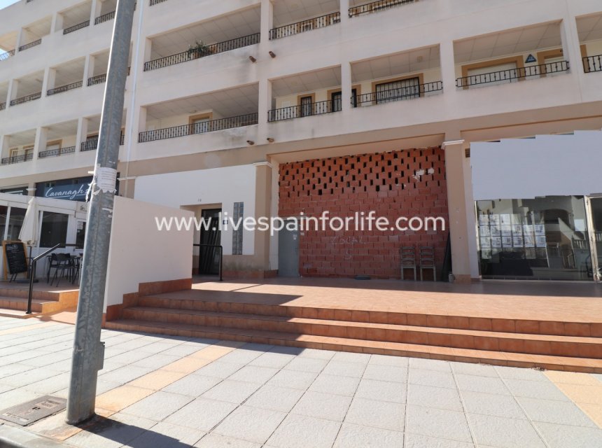 Resale - Commercial -
Los Montesinos - Entre Naranjos / Vistabella Golf