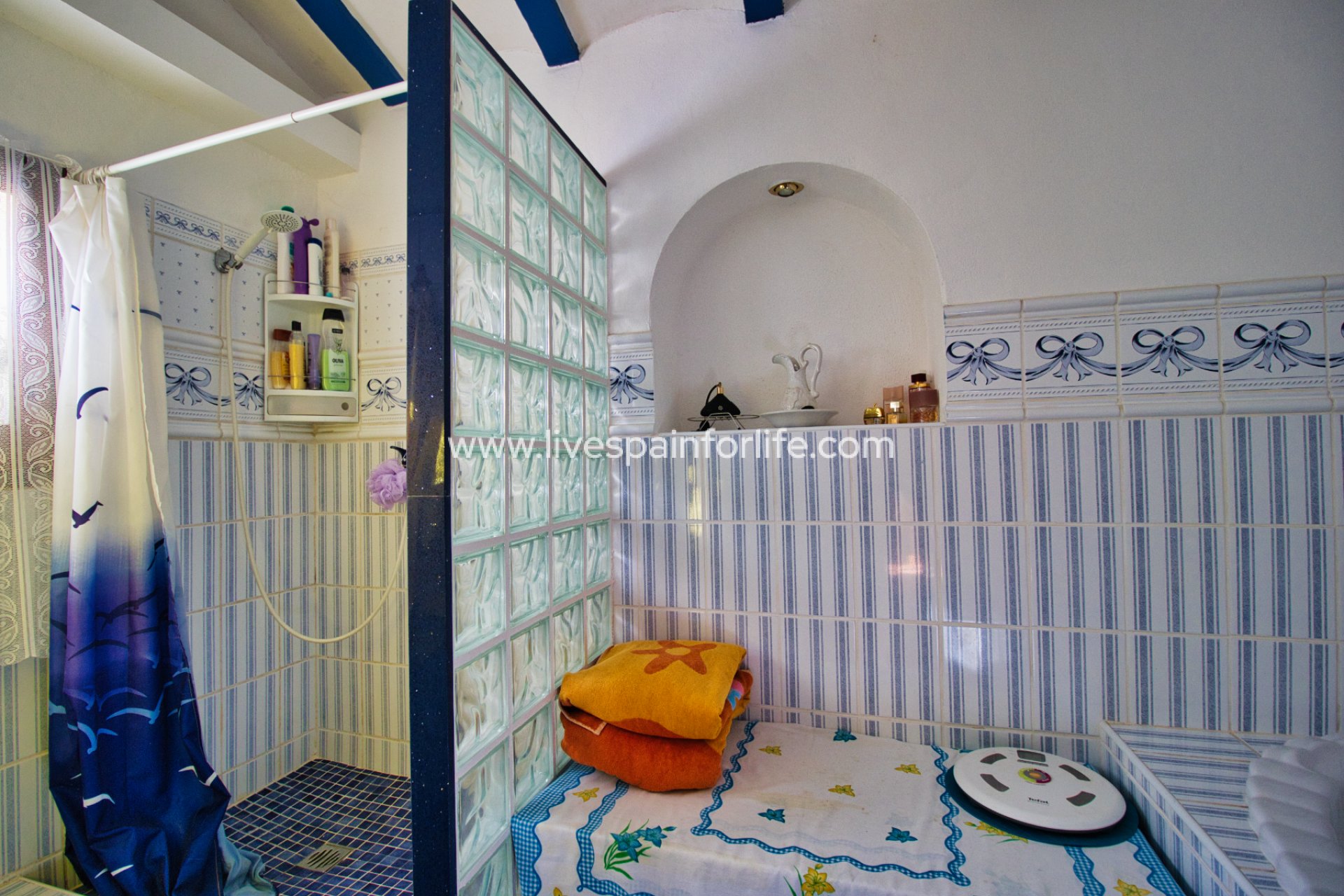 Resale - Country Property -
Abanilla