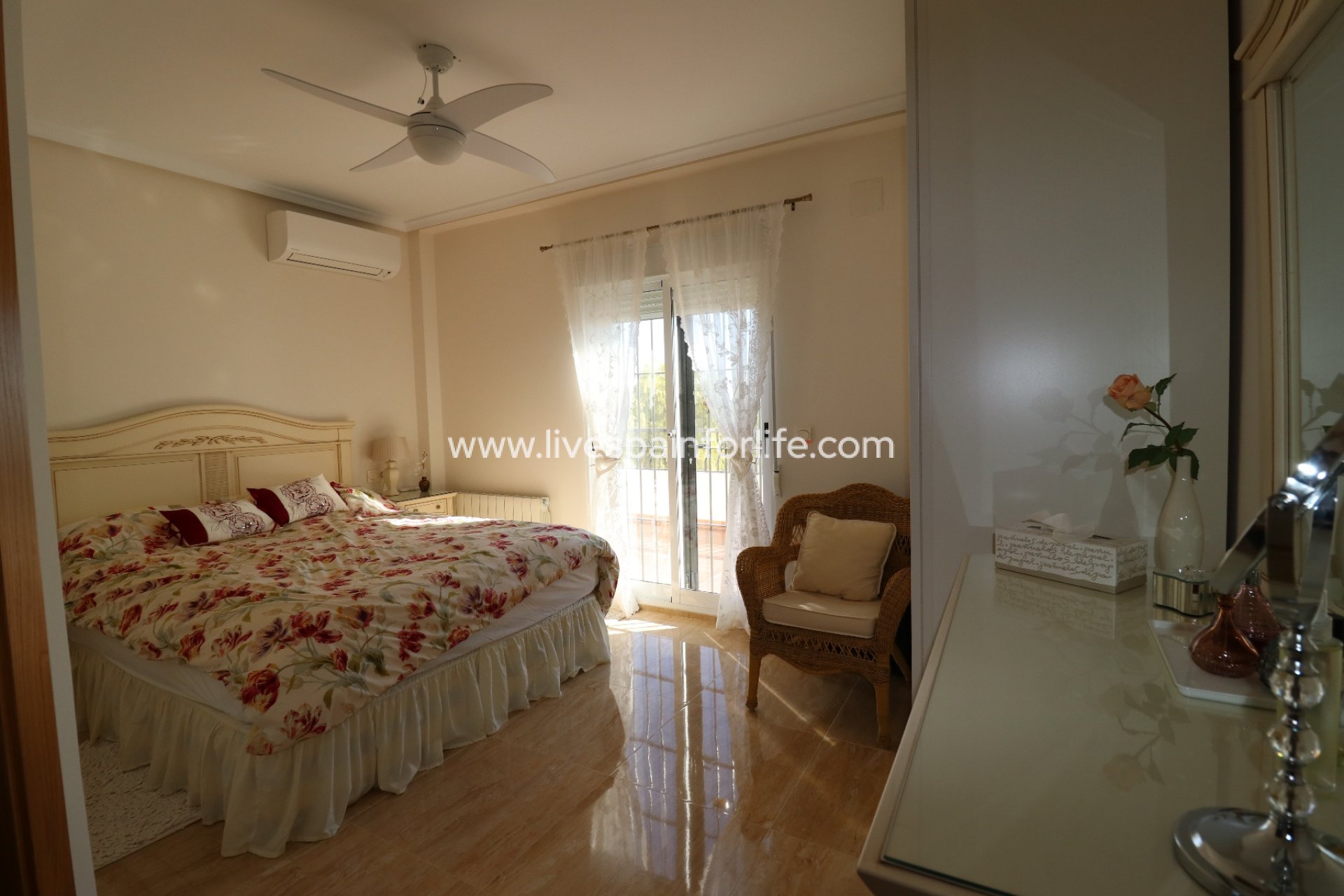 Resale - Country Property -
Albatera