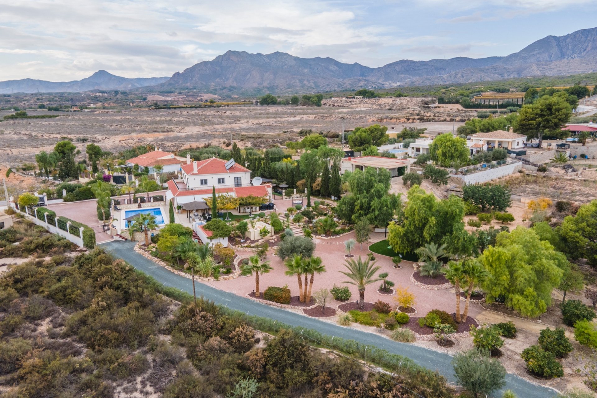 Resale - Country Property -
Albatera