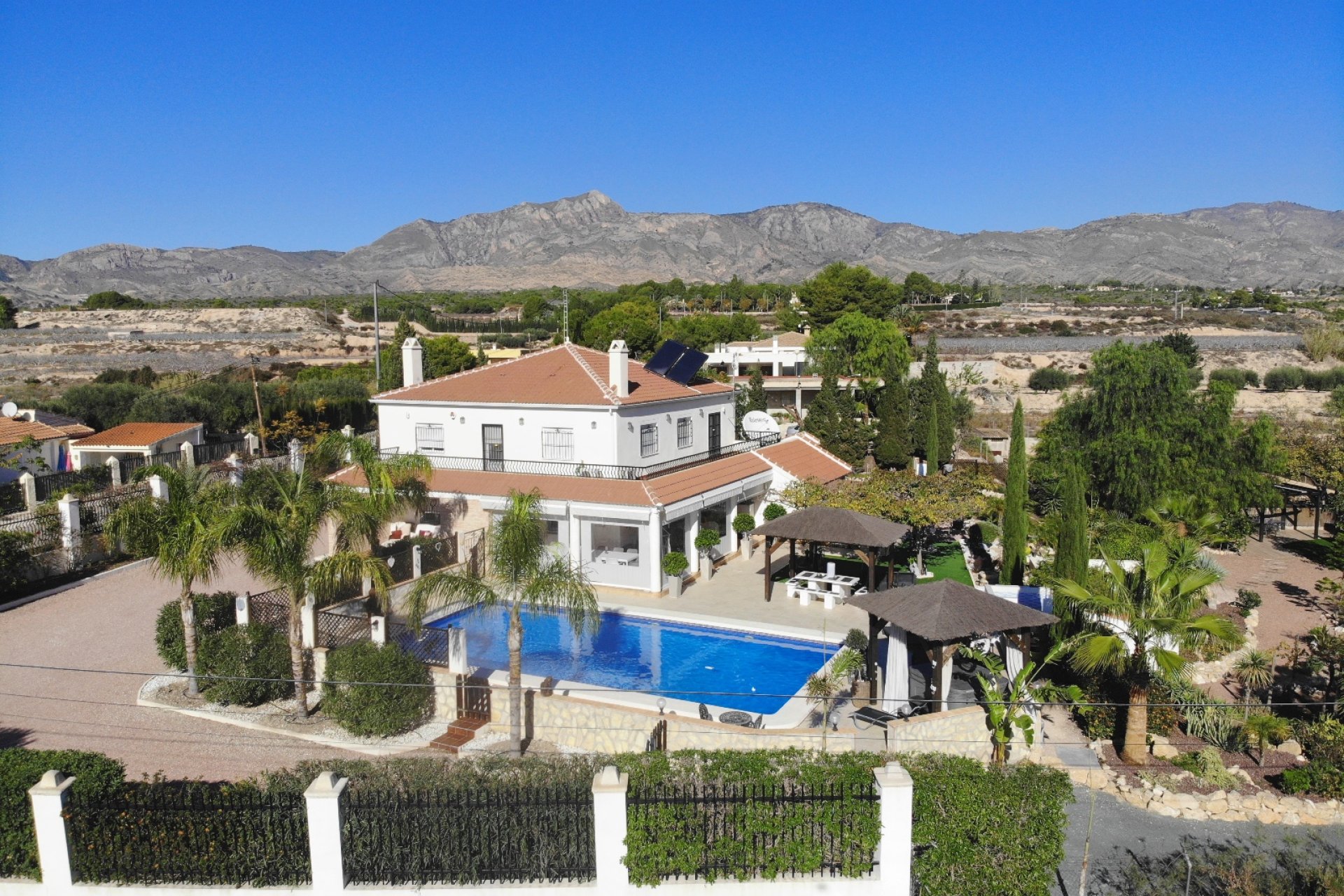 Resale - Country Property -
Albatera