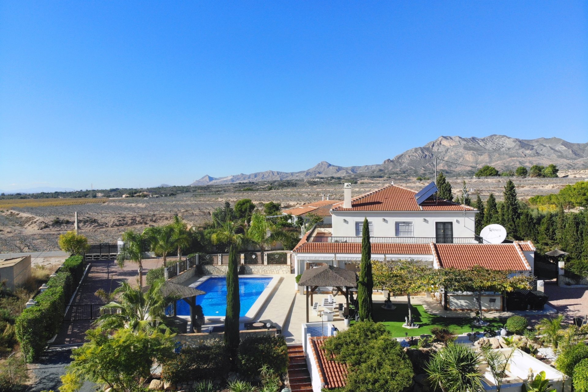 Resale - Country Property -
Albatera