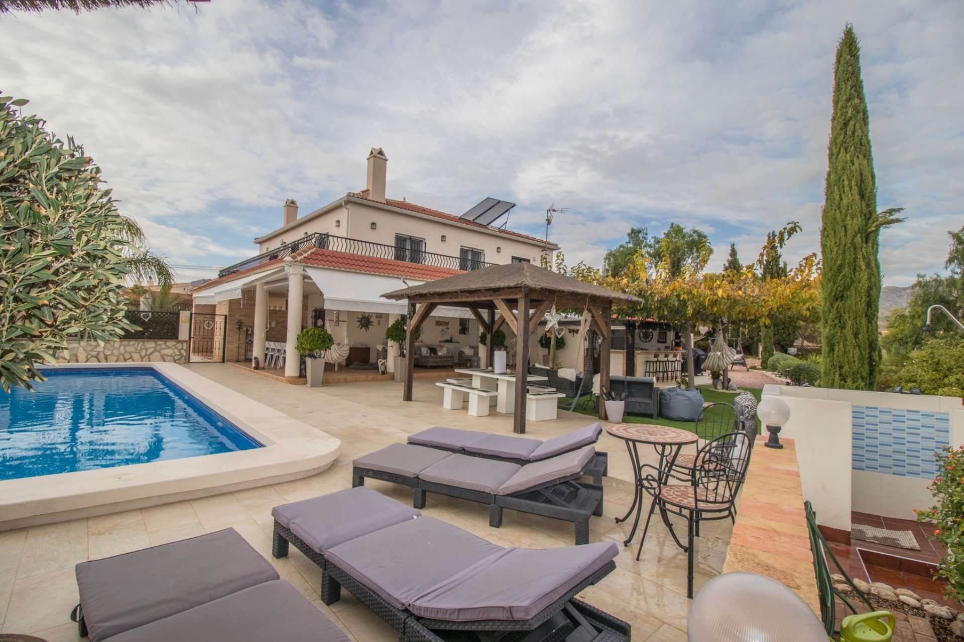 Resale - Country Property -
Albatera