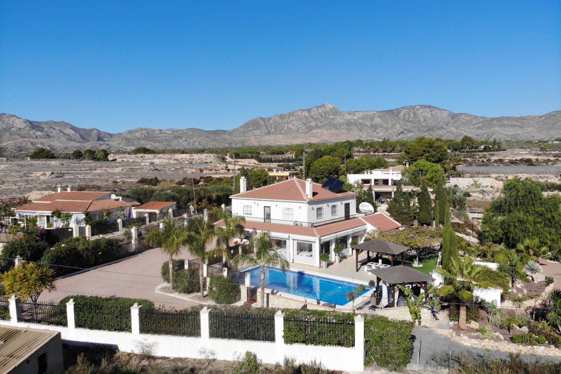 Resale - Country Property -
Albatera