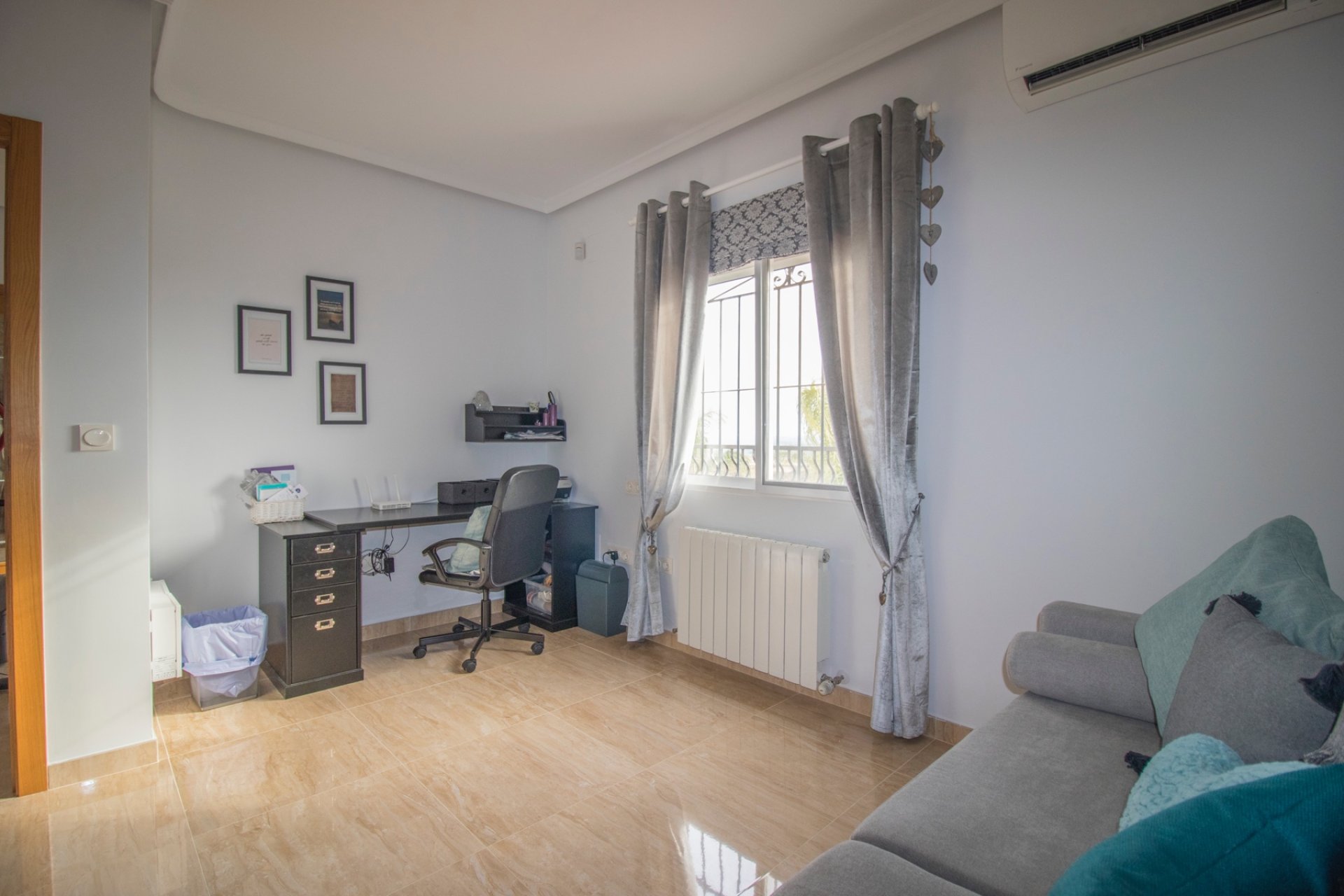 Resale - Country Property -
Albatera