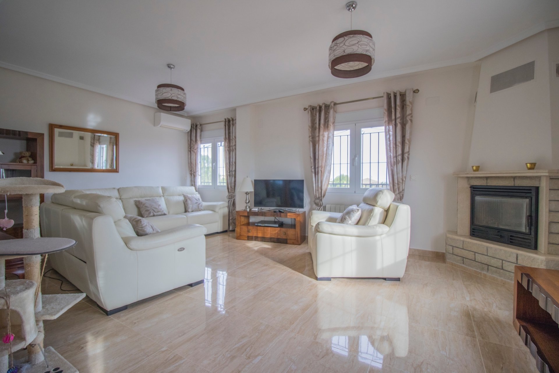 Resale - Country Property -
Albatera