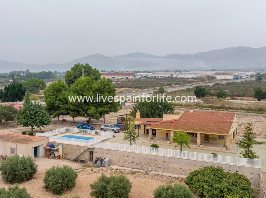 Resale - Country Property -
Albatera