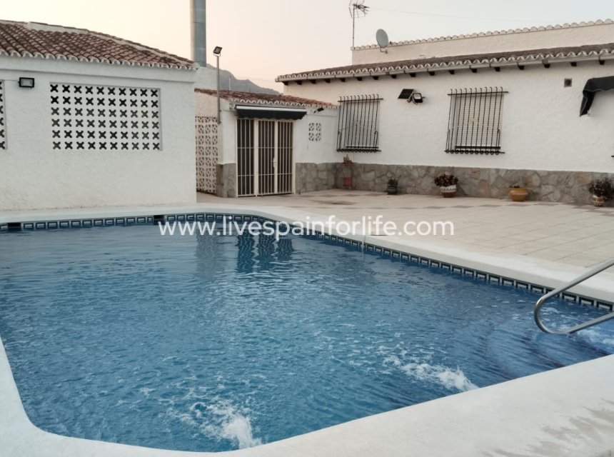 Resale - Country Property -
Albatera
