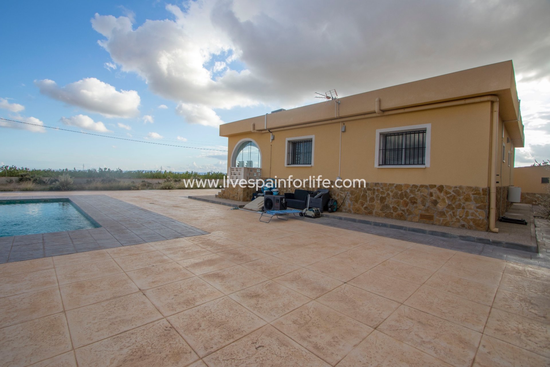 Resale - Country Property -
Albatera