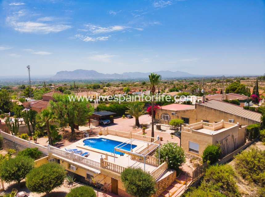 Resale - Country Property -
Albatera