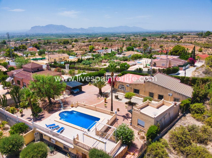 Resale - Country Property -
Albatera