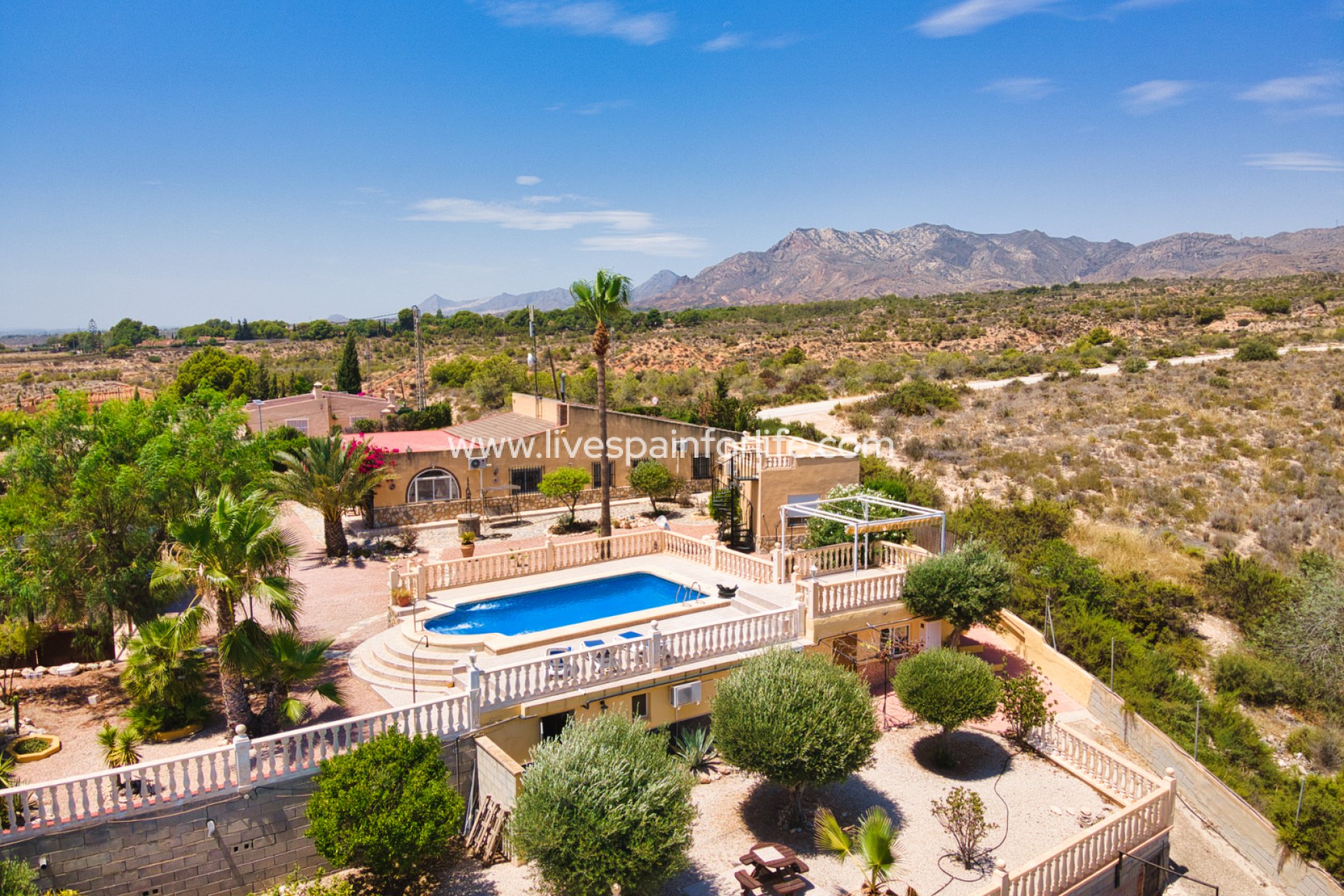 Resale - Country Property -
Albatera