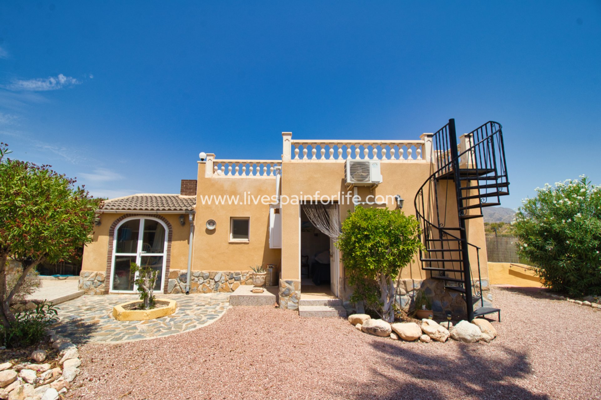 Resale - Country Property -
Albatera