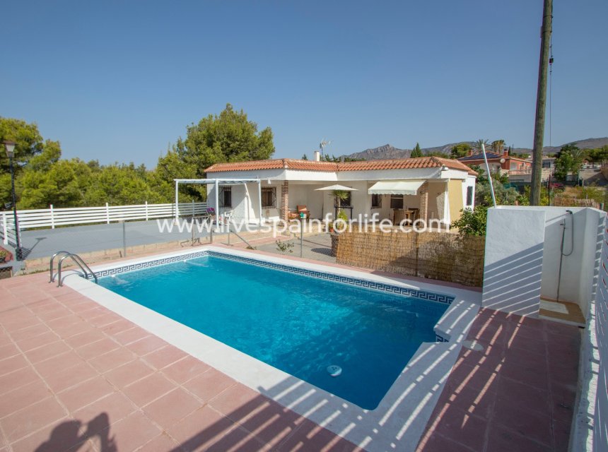 Resale - Country Property -
Albatera