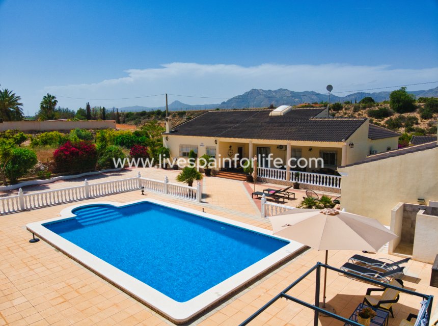 Resale - Country Property -
Albatera