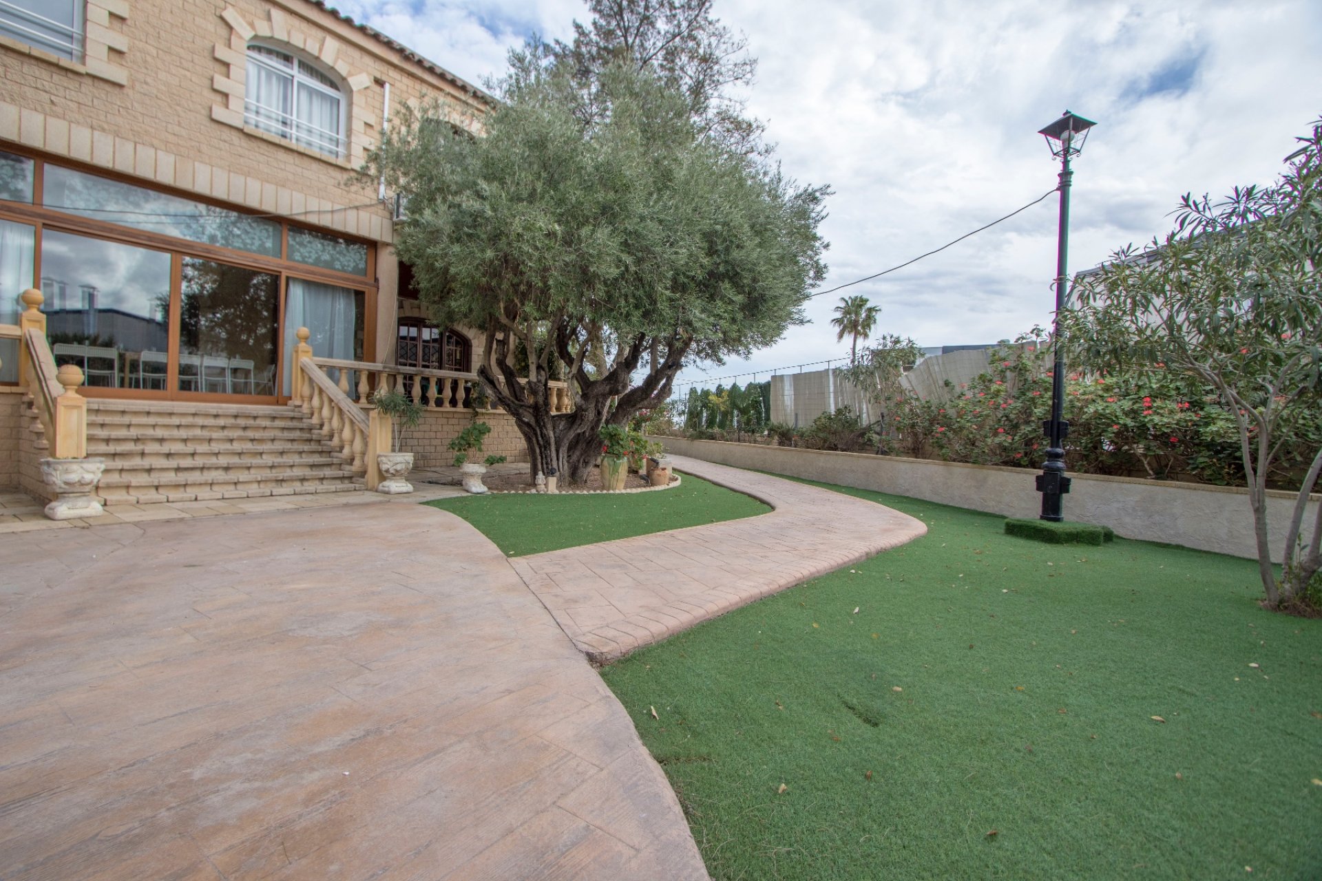 Resale - Country Property -
Albatera