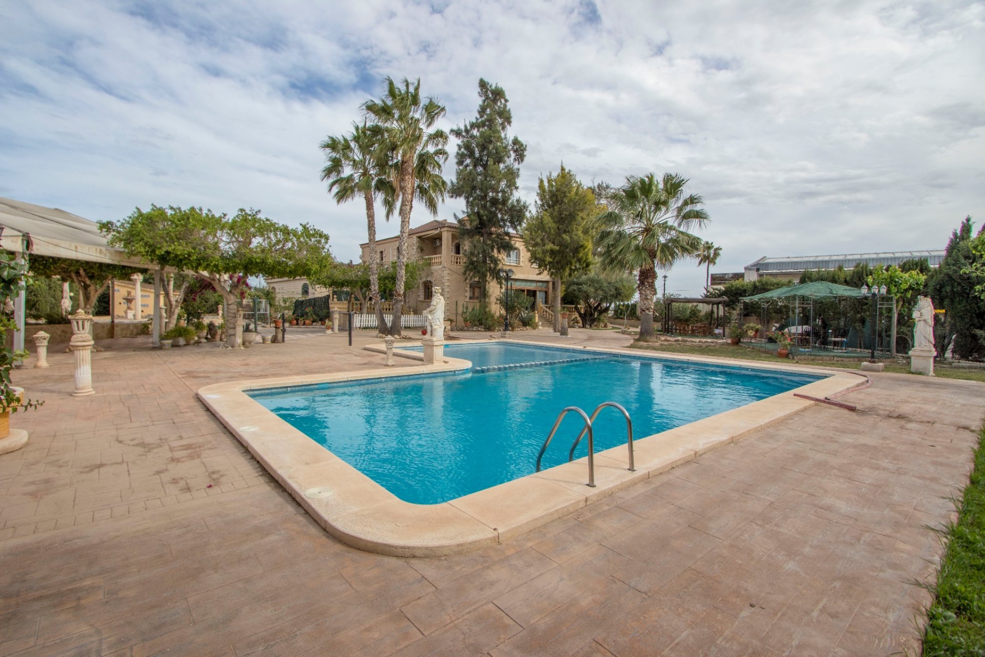 Resale - Country Property -
Albatera