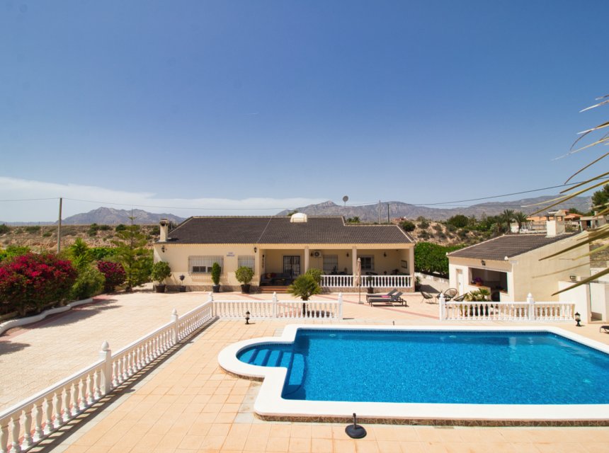 Resale - Country Property -
Albatera