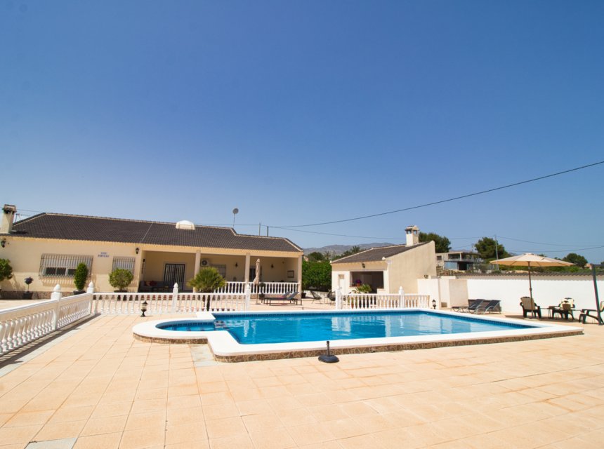 Resale - Country Property -
Albatera
