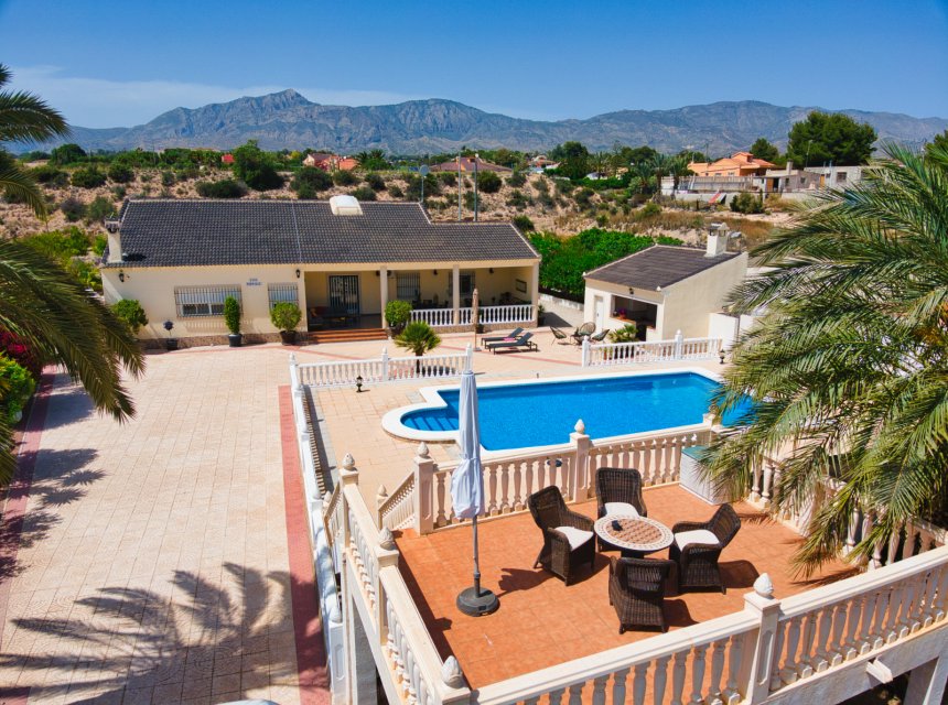 Resale - Country Property -
Albatera