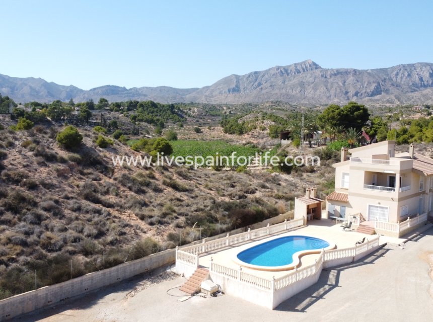 Resale - Country Property -
Albatera
