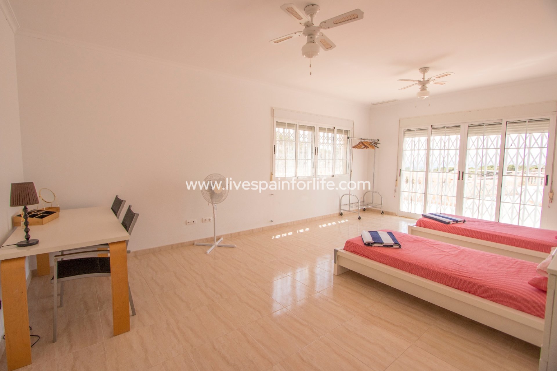 Resale - Country Property -
Albatera