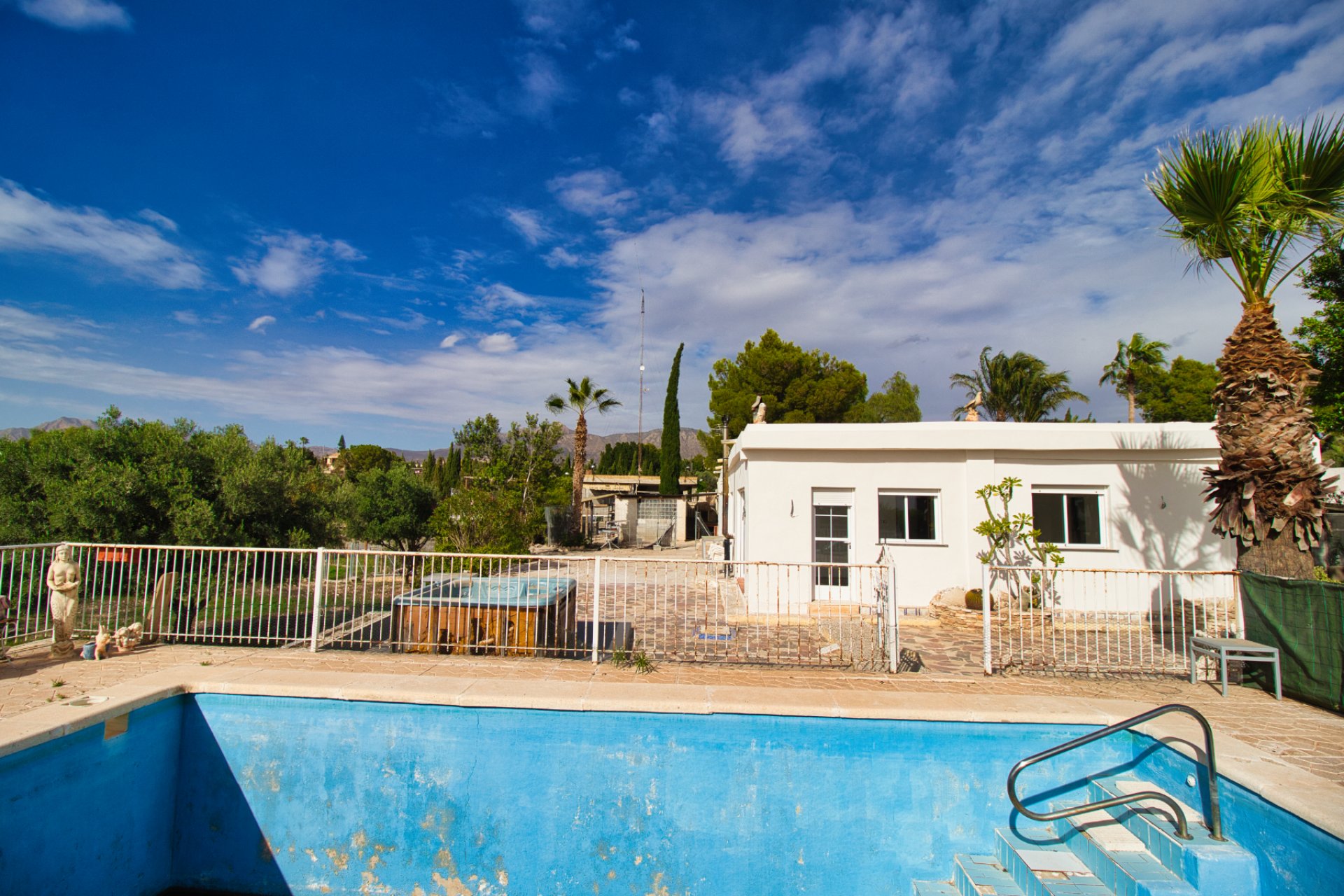 Resale - Country Property -
Albatera