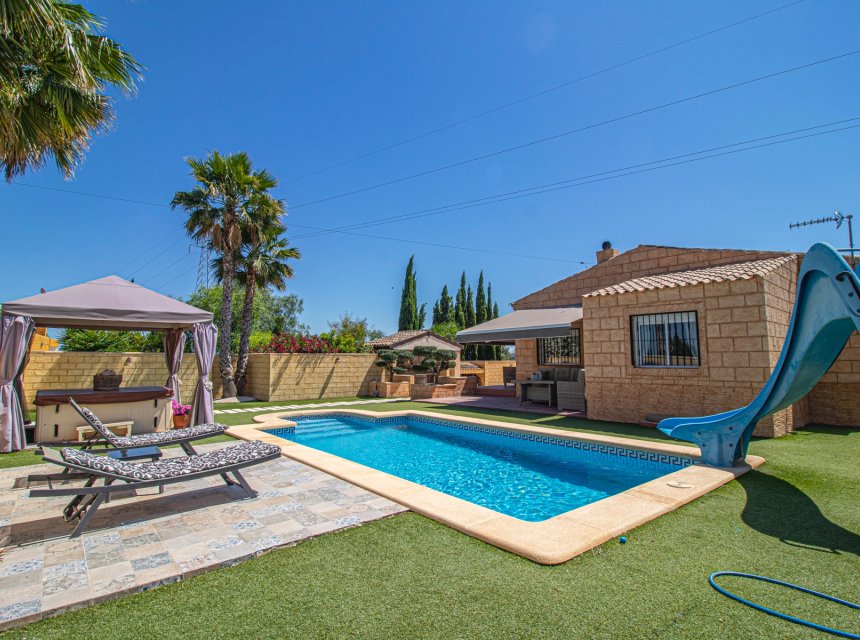 Resale - Country Property -
Albatera