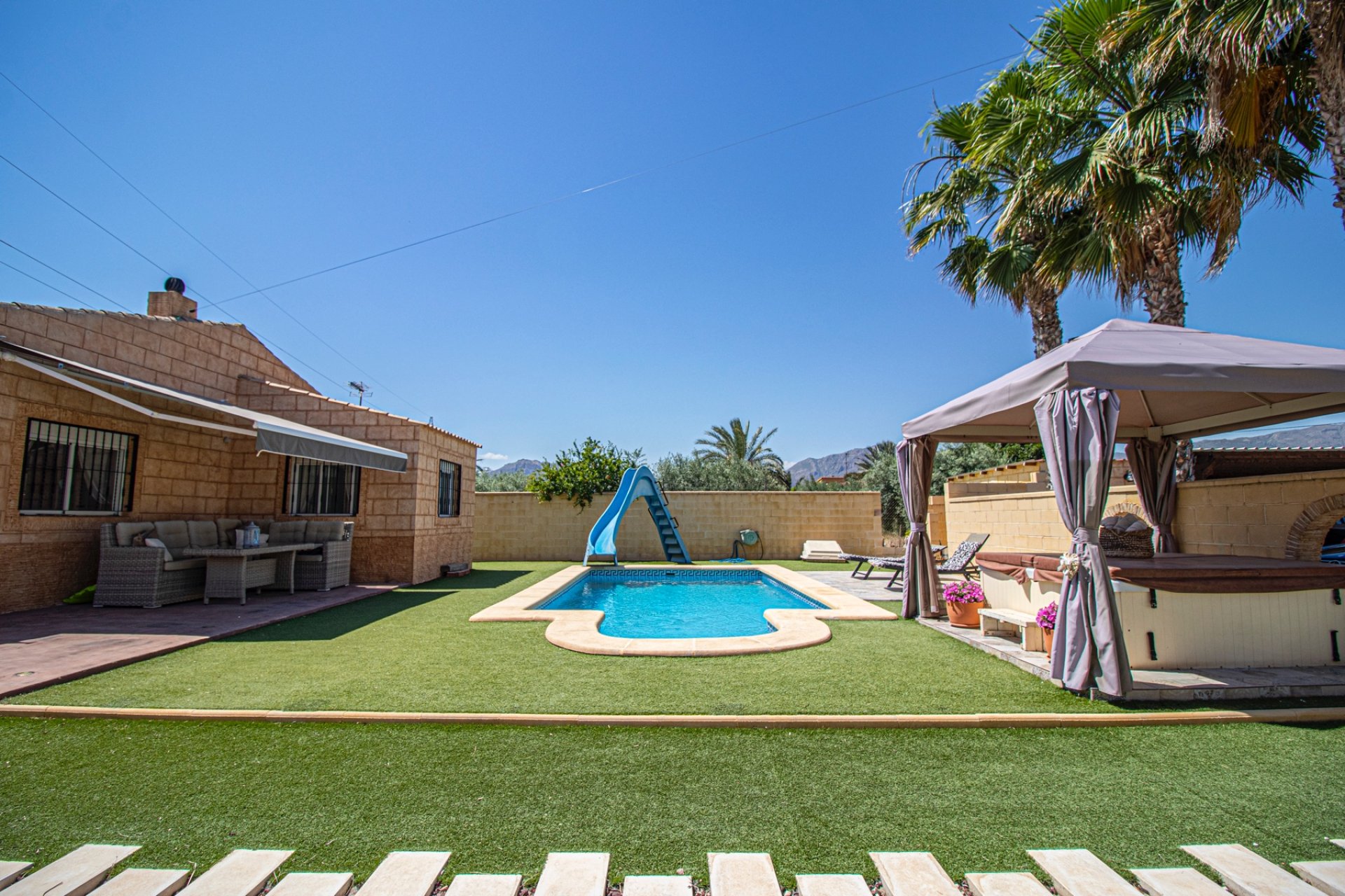 Resale - Country Property -
Albatera