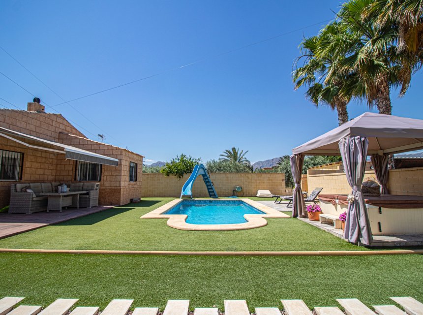 Resale - Country Property -
Albatera