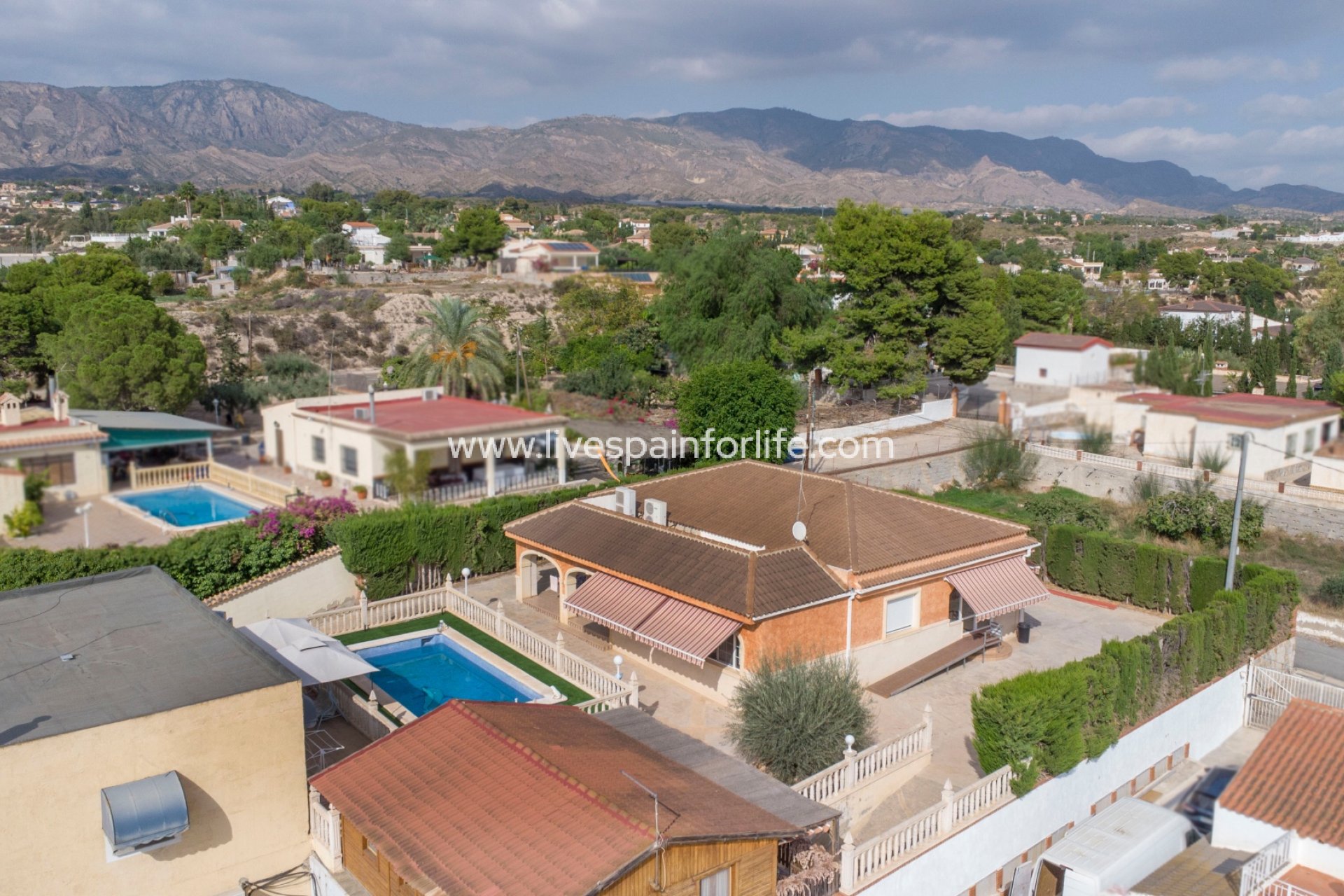 Resale - Country Property -
Albatera