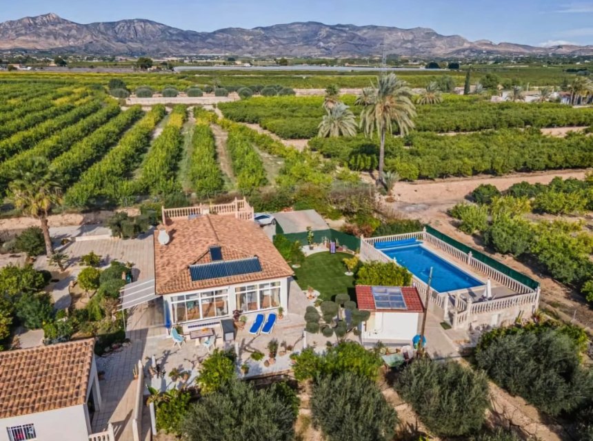 Resale - Country Property -
Albatera