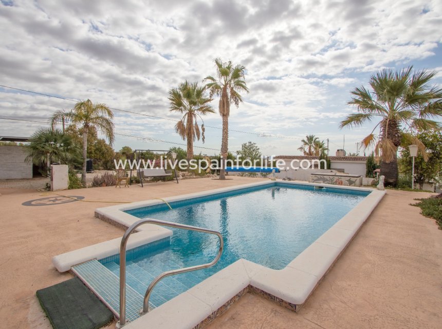 Resale - Country Property -
Albatera