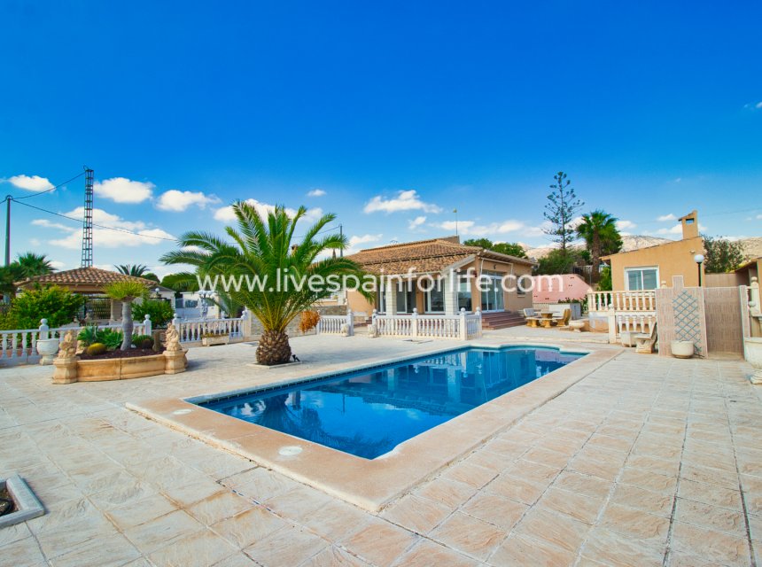 Resale - Country Property -
Albatera