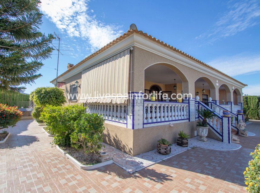 Resale - Country Property -
Albatera