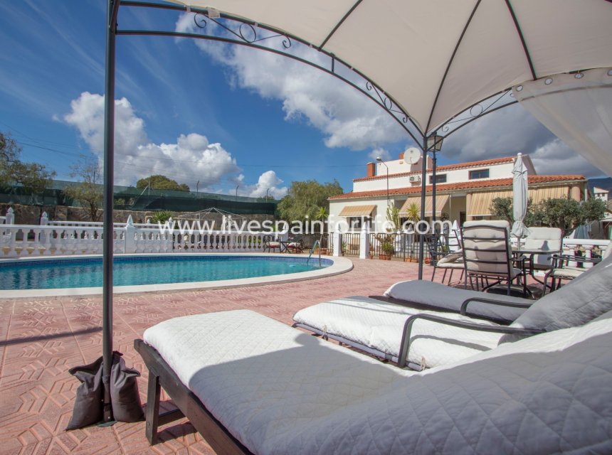 Resale - Country Property -
Albatera