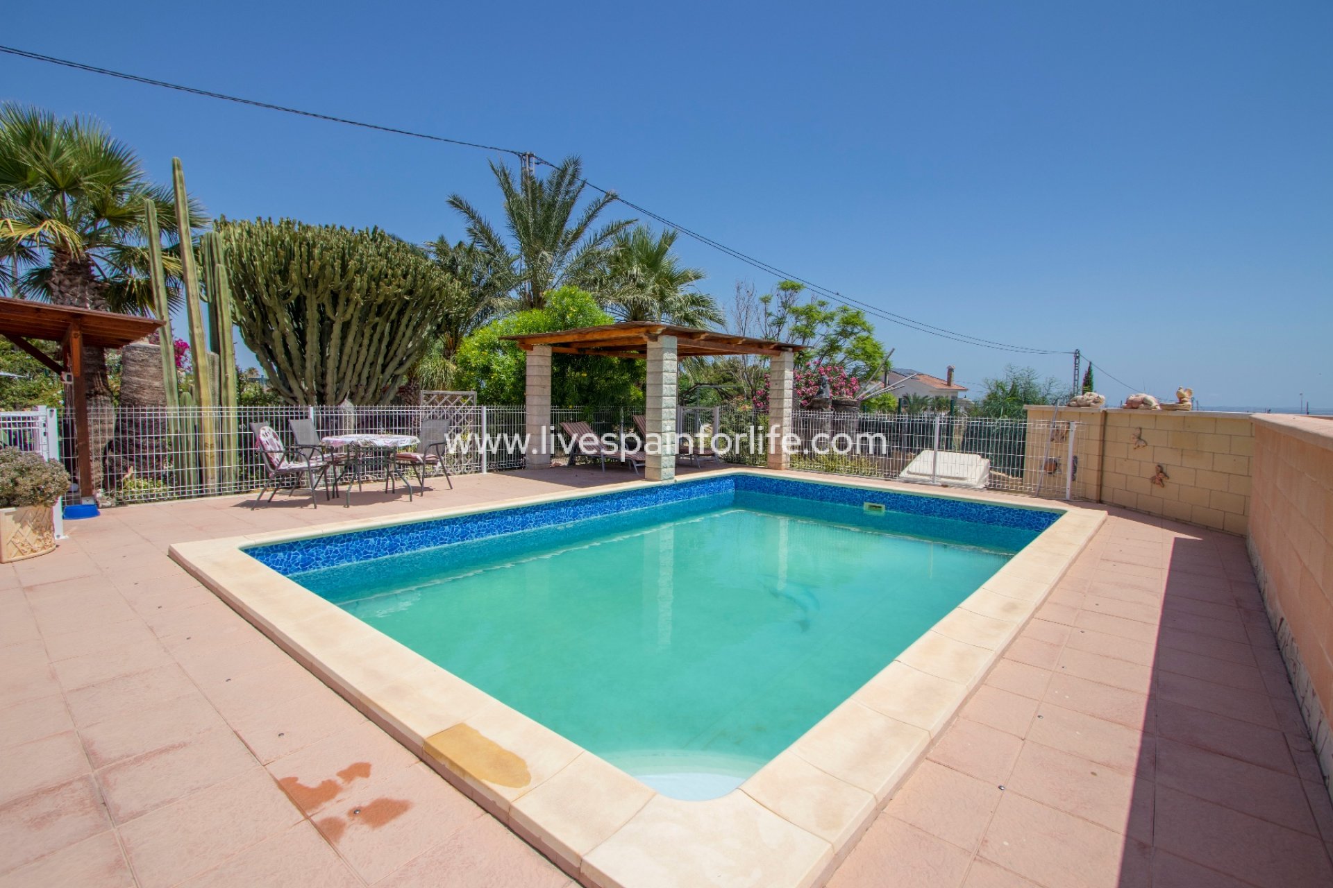 Resale - Country Property -
Albatera