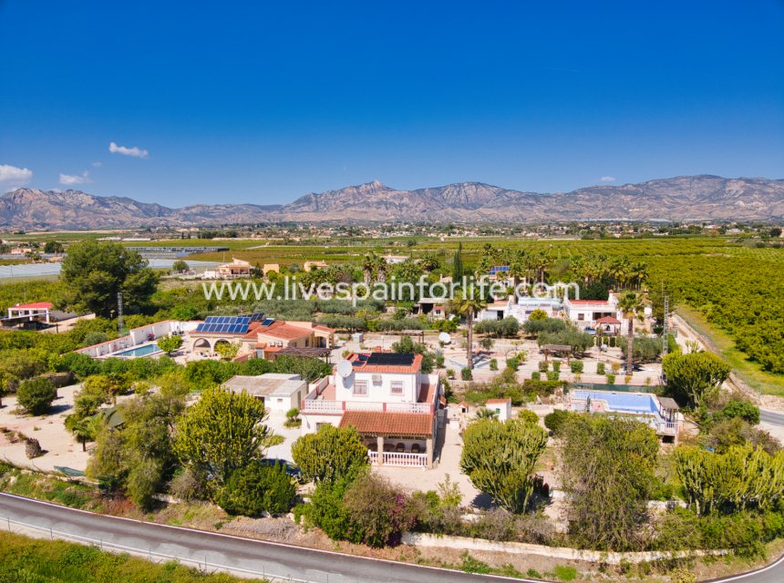 Resale - Country Property -
Albatera