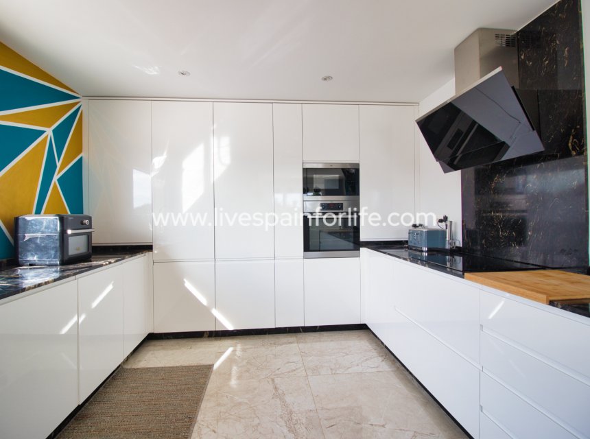 Resale - Country Property -
Albatera