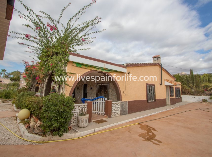 Resale - Country Property -
Albatera
