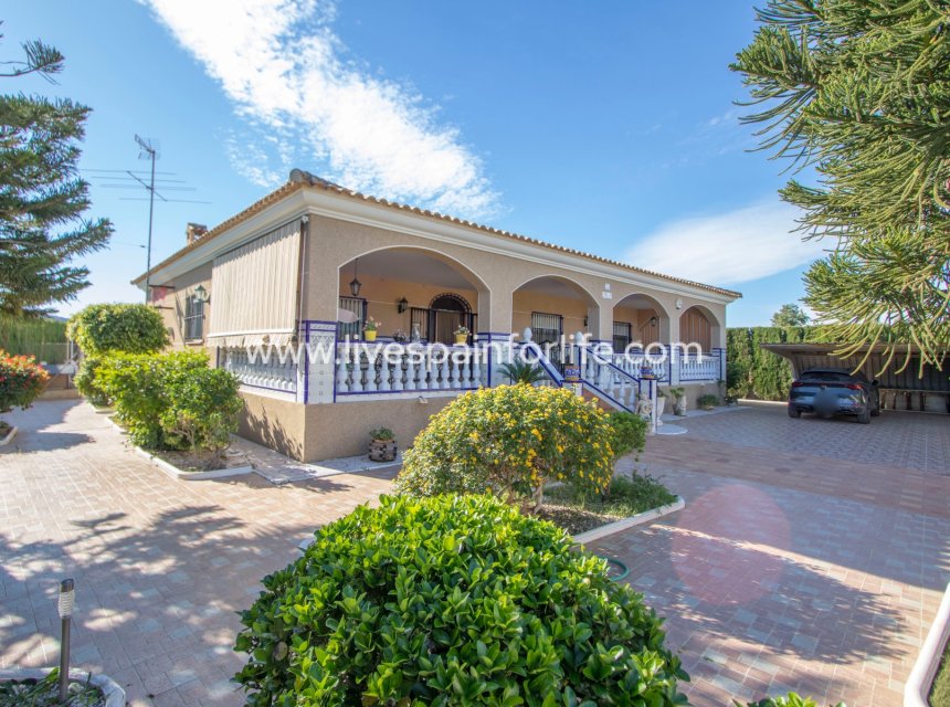 Resale - Country Property -
Albatera