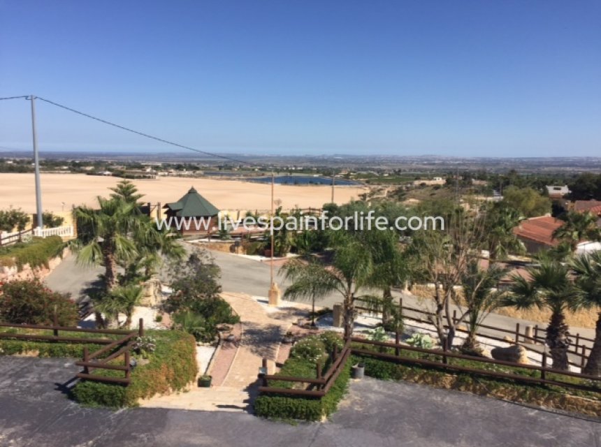 Resale - Country Property -
Albatera