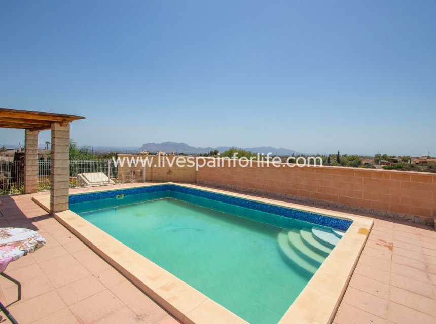 Resale - Country Property -
Albatera