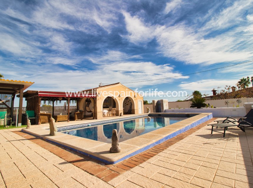 Resale - Country Property -
Albatera