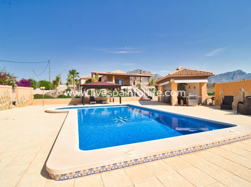 Resale - Country Property -
Albatera