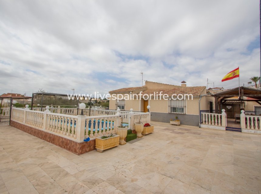 Resale - Country Property -
Albatera