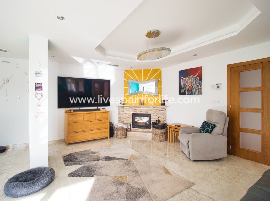 Resale - Country Property -
Albatera